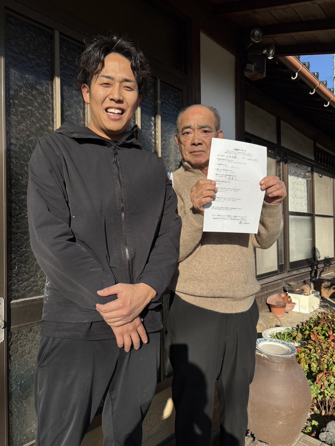 高梁市の空き家片付け後にお客様と撮影した写真