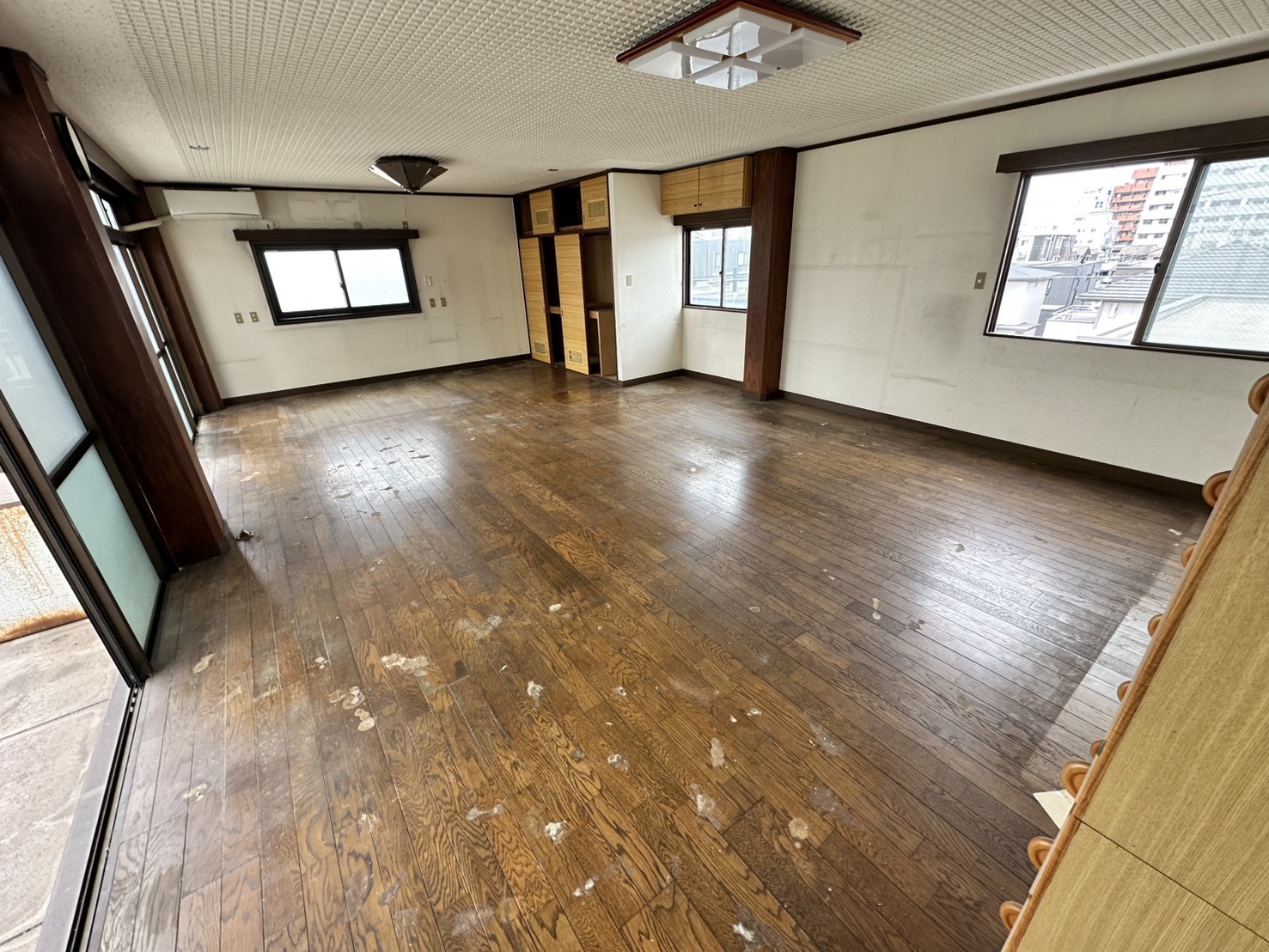 岡山市中区四御神で家財撤去後に広い床面が見える状態になった部屋