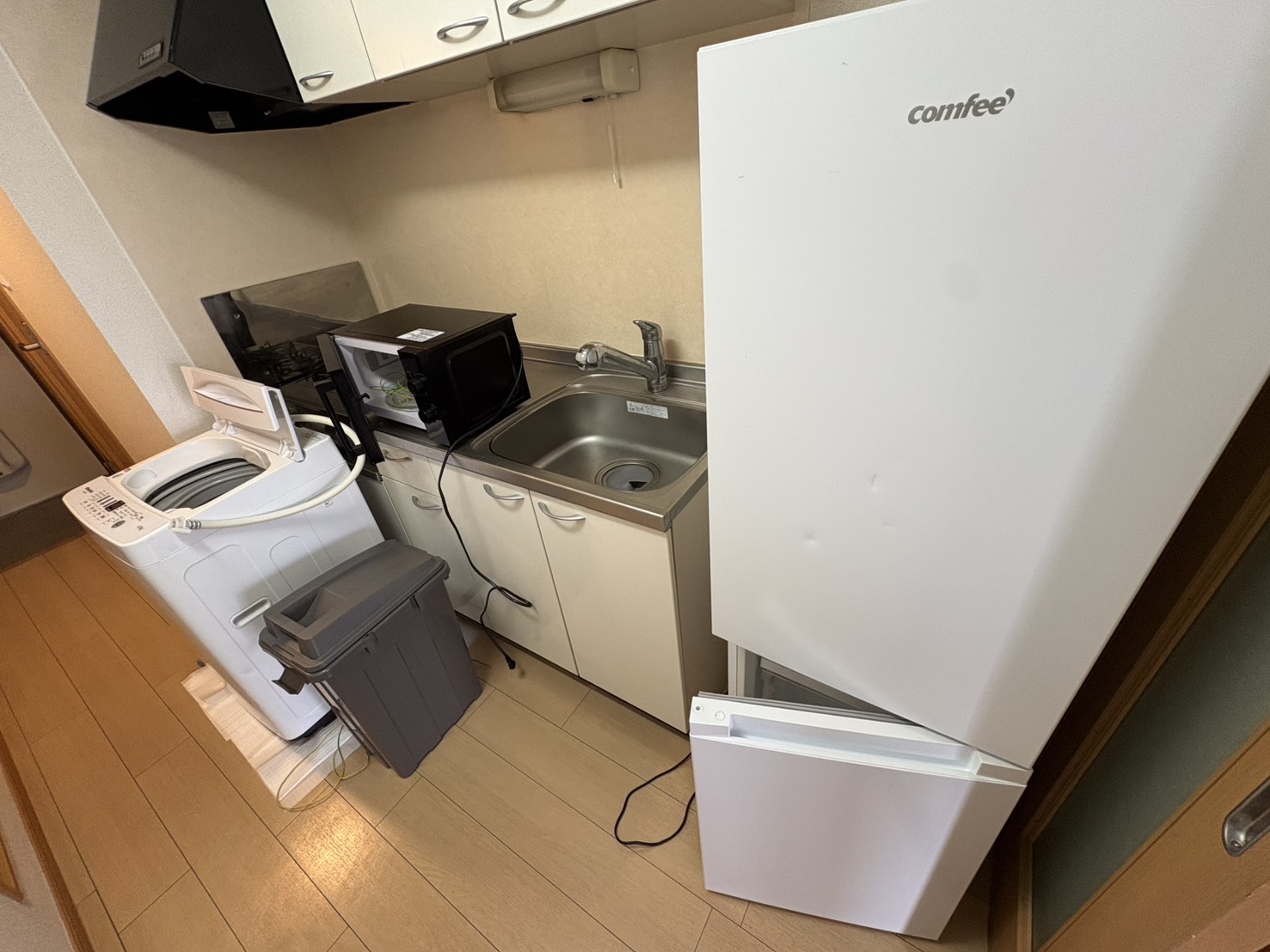 岡山市南区で冷蔵庫と洗濯機を回収する前の写真