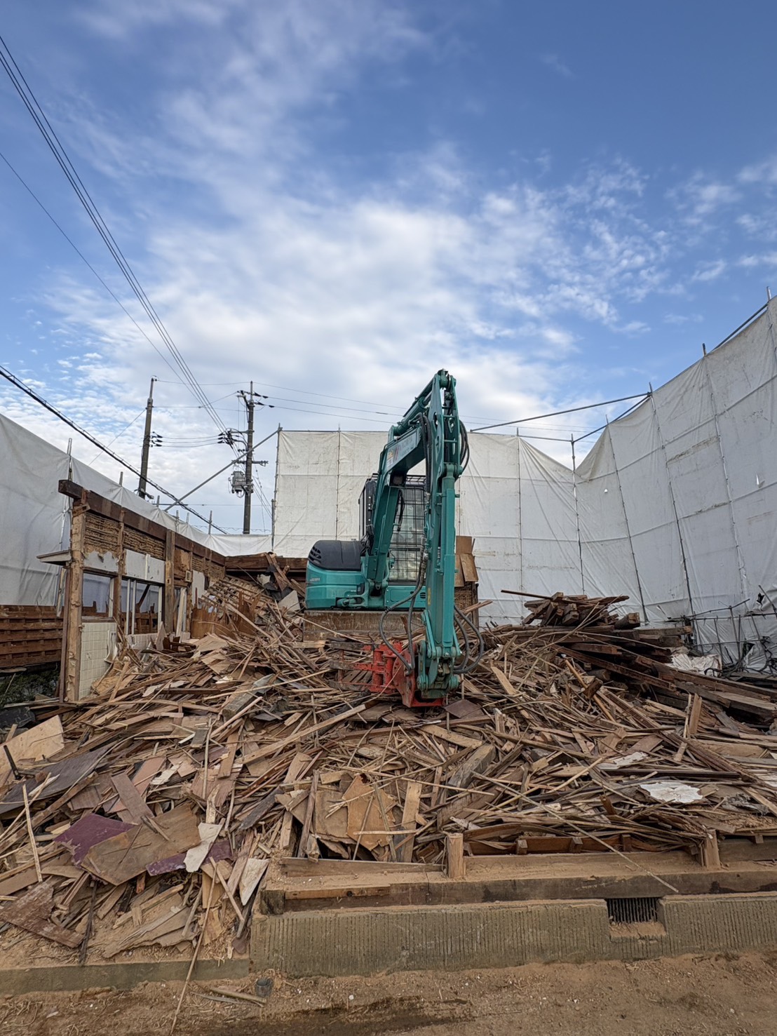 岡山市中区湊の実家解体作業中