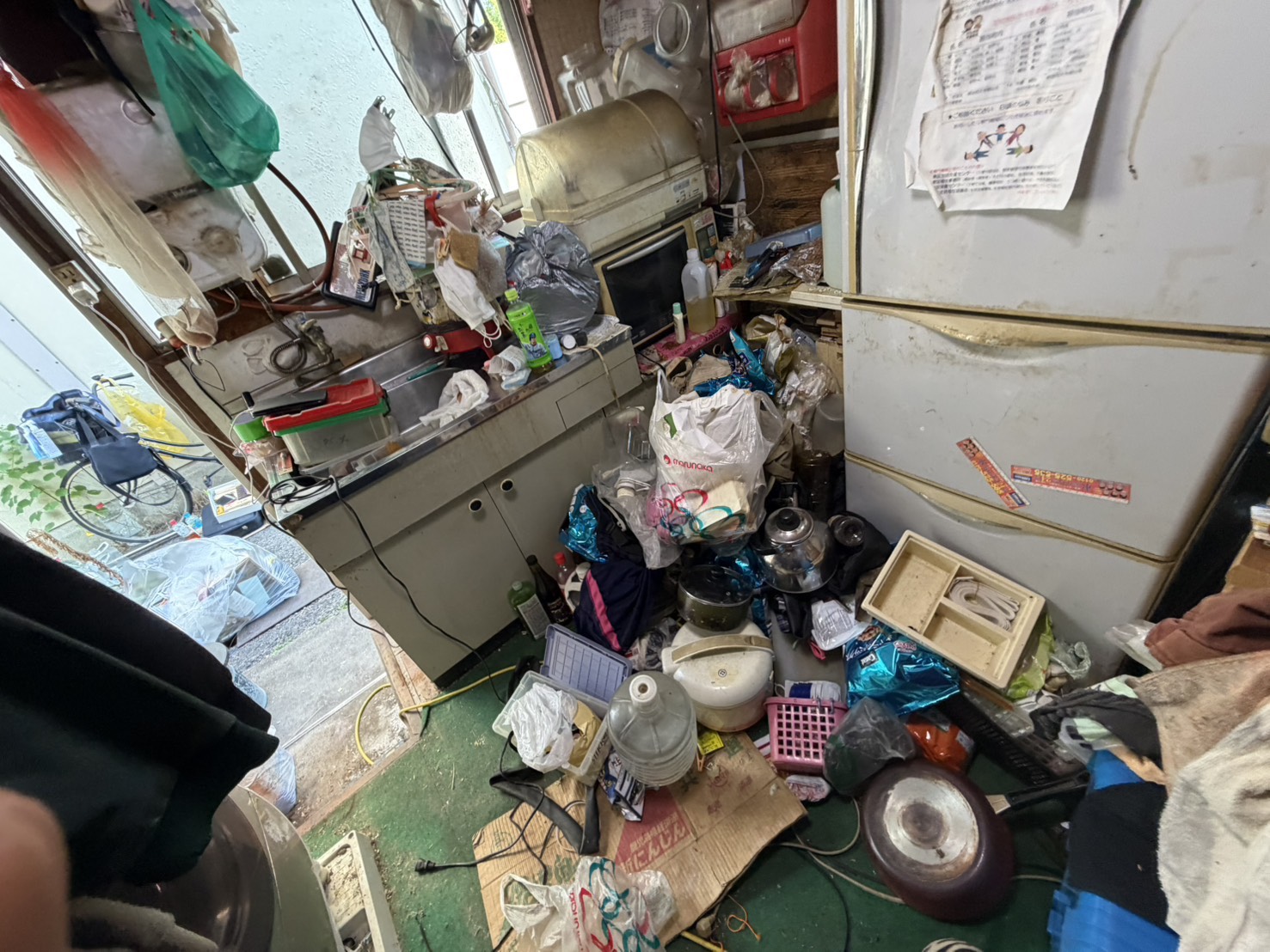 岡山市中区3LDKのキッチン片付け作業前