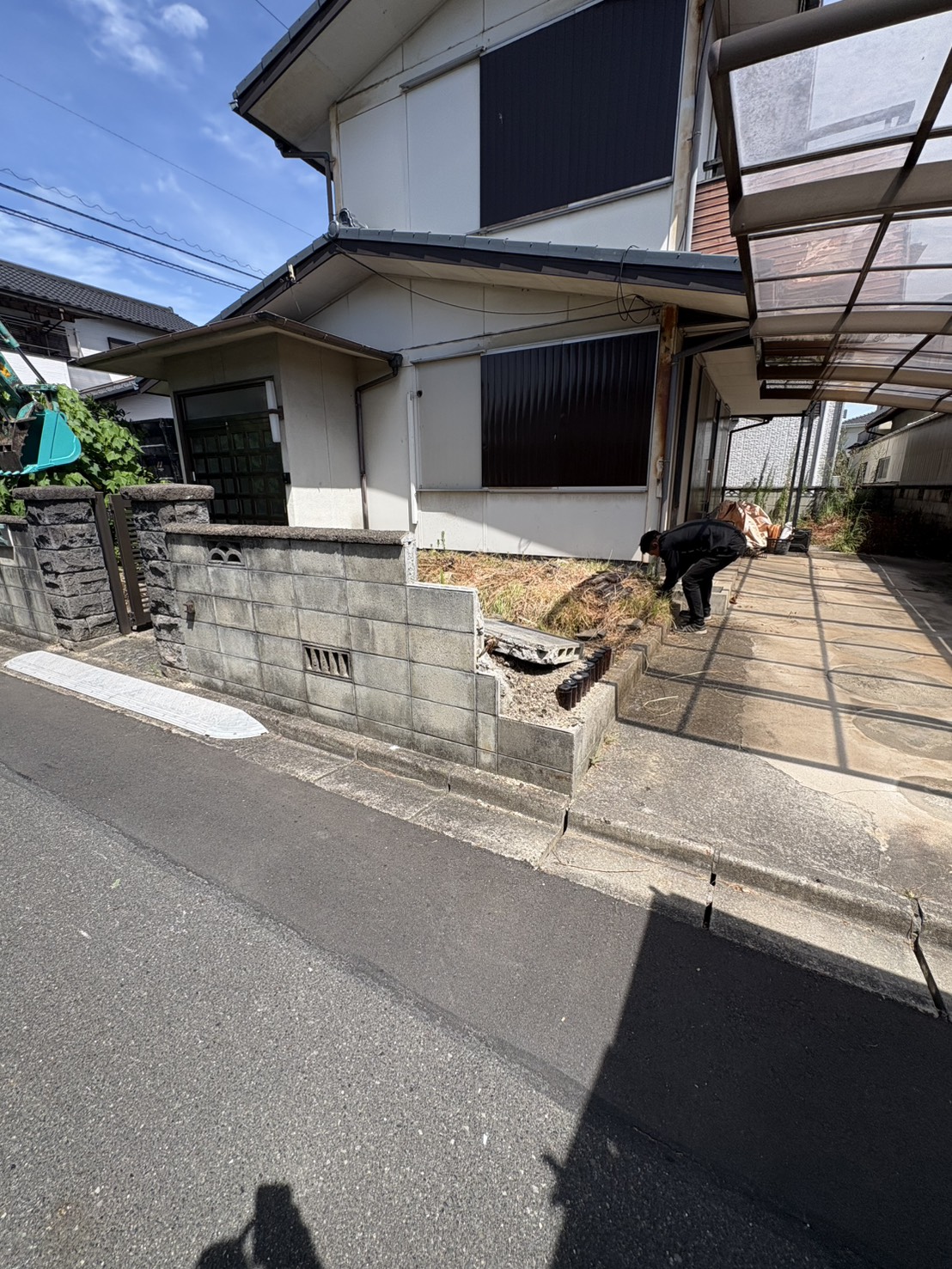 倉敷市中島 ブロック塀と植栽を撤去する前の庭全景