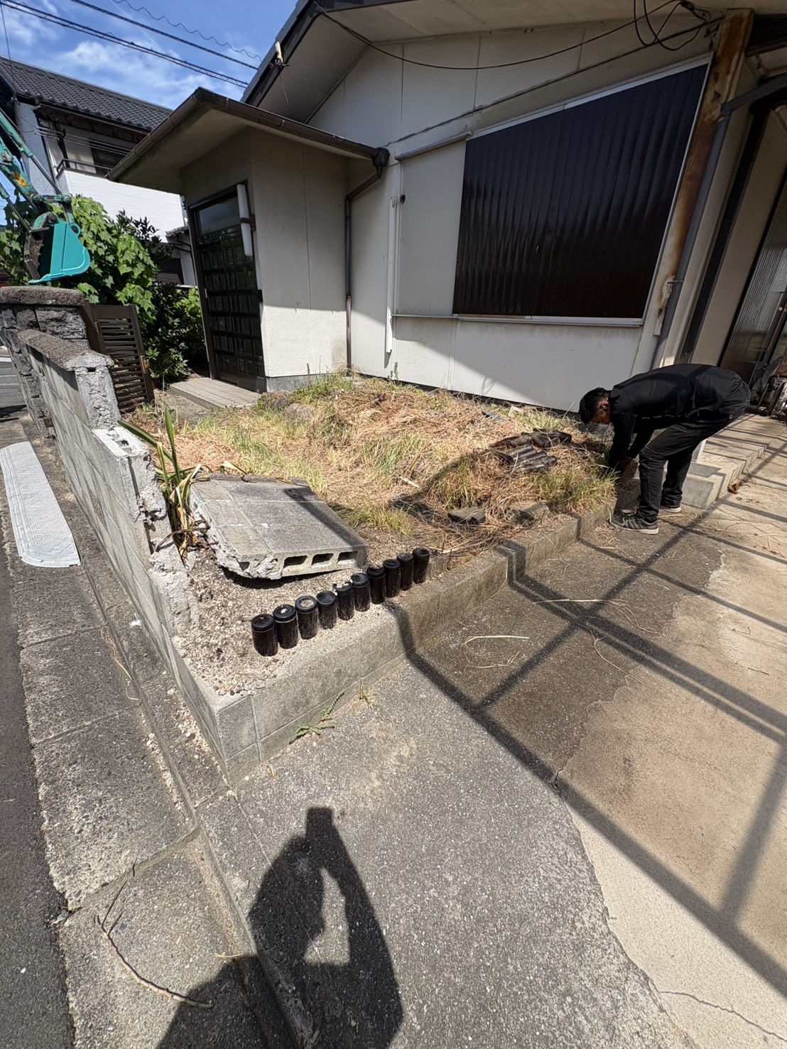 倉敷市中島でブロック塀の撤去が進み庭が開いてきた施工途中
