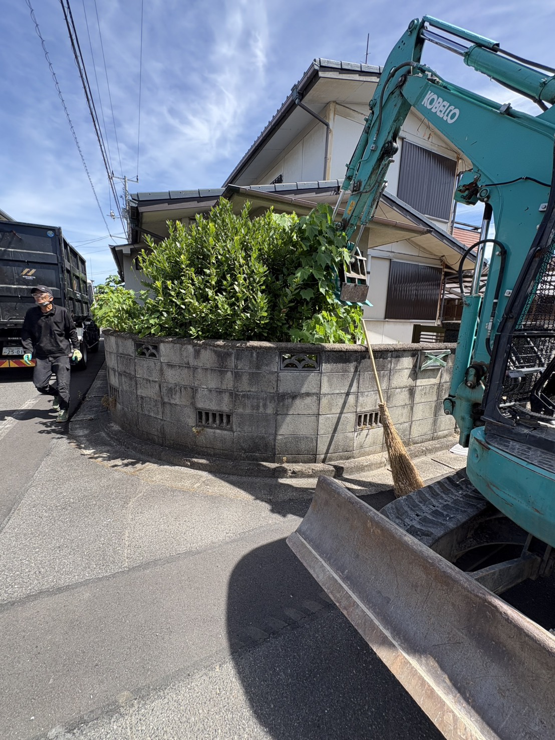 倉敷市中島 ブロック塀と植栽を撤去する前の庭
