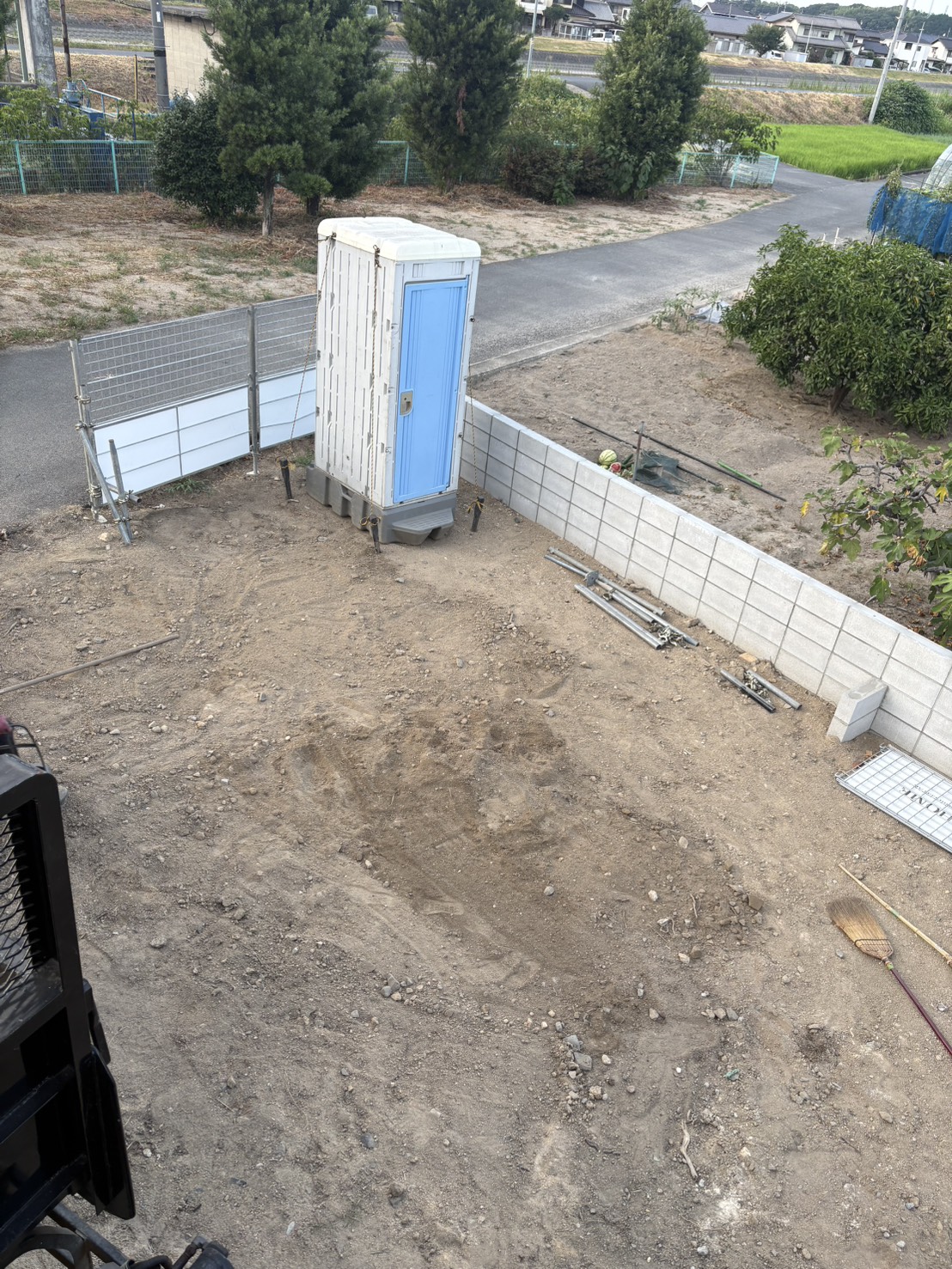 倉敷市粒江の新築予定地で、大きな石やコンクリート片の撤去が完了した施工箇所