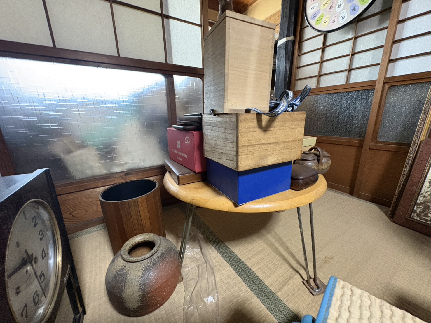 岡山市中区関の遺品整理で、鑑定・買取の対象となった陶磁器や骨董品